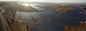 Un parc solaire dans le Gujarat. (Crédit : Gujarat Power Corporation LTD)