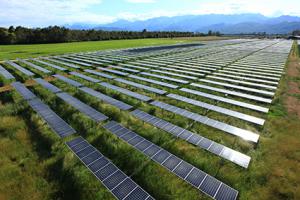 Centrale solaire photovoltaïque au sol de Porette de Nérone en Corse. (Crédit : Compagnie du Vent)