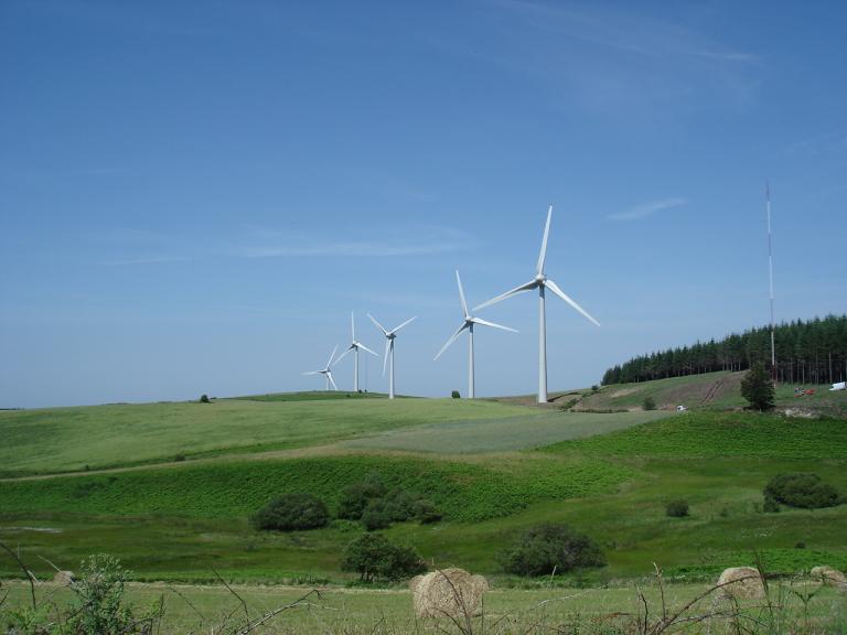 Dans l’Hérault, un parc éolien de Valeco tourne sans permis de construire