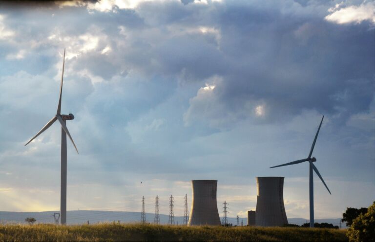 Eolien, nucléaire : la France face à un surplus d’électricité