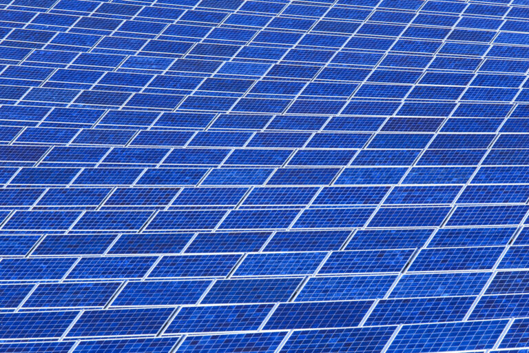 Neoen révisera le prix des PPA de son grand parc solaire portugais