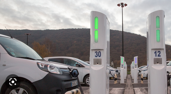 Les subventions d’Advenir soutenant les bornes de recharge de véhicules électriques dans les parkings des entreprises  disparaissent en 2023