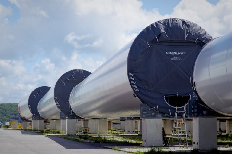 Eolien en mer : la Bretagne et l&rsquo;Etat discutent « rocher par rocher »