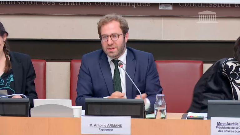 Loi énergie-climat : le texte vire à gauche en commission