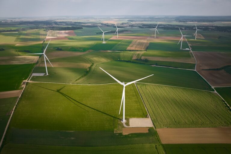 Les renouvelables portent RWE, qui insiste dans les réseaux