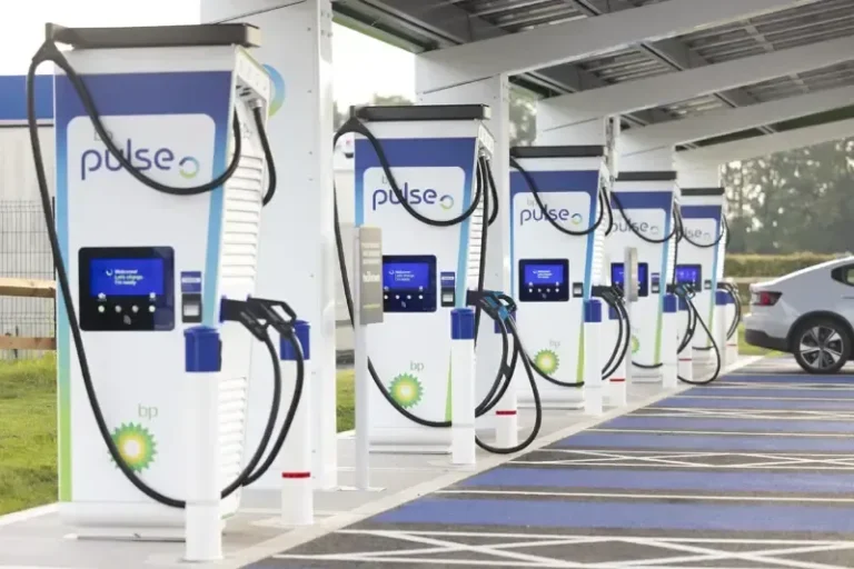 Véhicules électriques : Sorégies acquiert les stations de recharge de BP